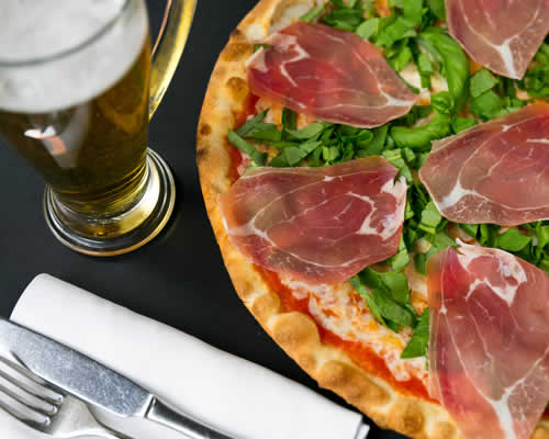 Pizza Crudo e Birra